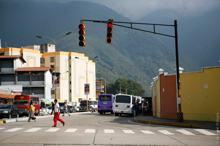 Examples of road warning signs in Venezuela. The system is open